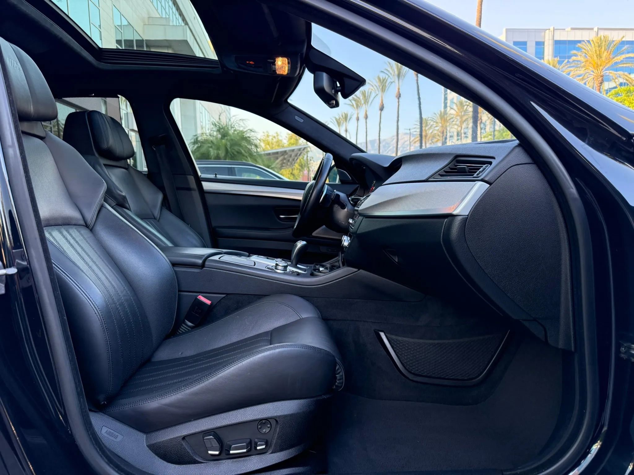 Used 2013 BMW M5 RWD image 23