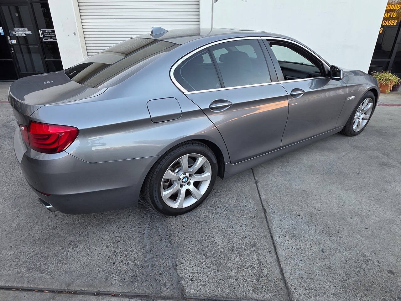 Used 2012 BMW 550i Sedan RWD image 9