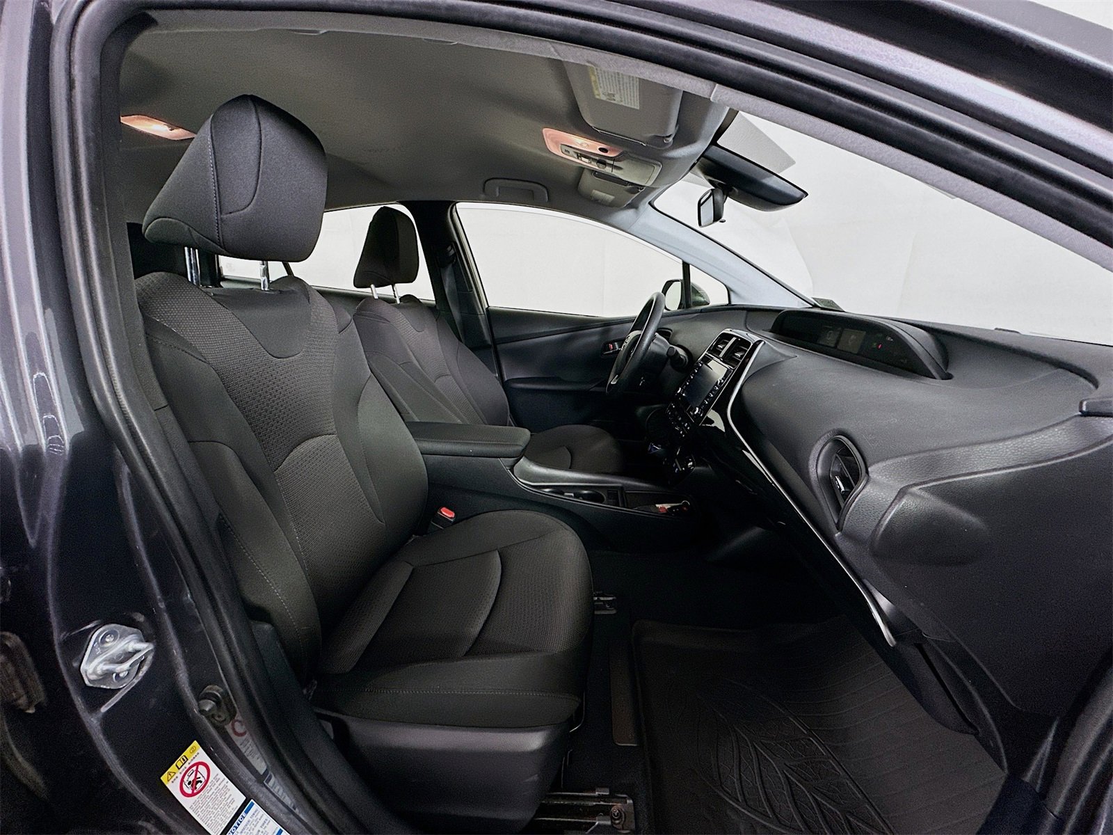 Used 2021 Toyota Prius LE image 25