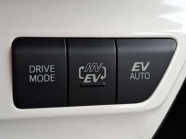 Used 2017 Toyota Prius Prime Premium image 27