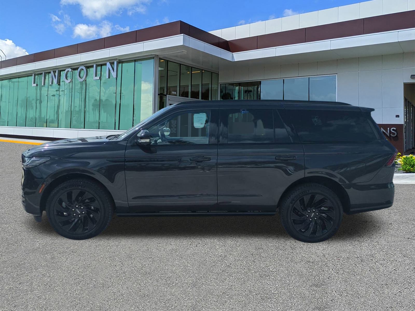 New 2025 Lincoln Navigator Reserve w/ Jet Appearance Package image 7