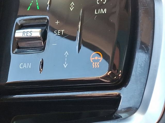 Used 2023 Land Rover Range Rover Evoque R-Dynamic SE image 27