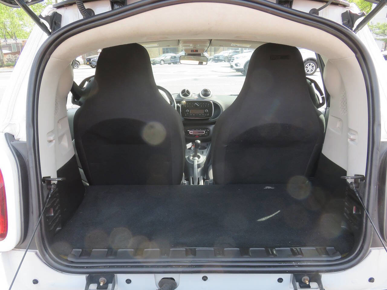 Used 2016 smart fortwo passion RWD image 18