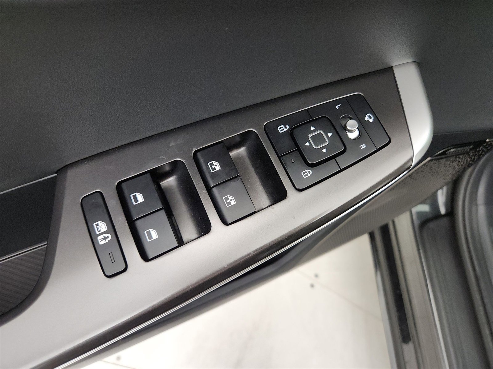 Used 2022 Kia EV6 Wind image 19