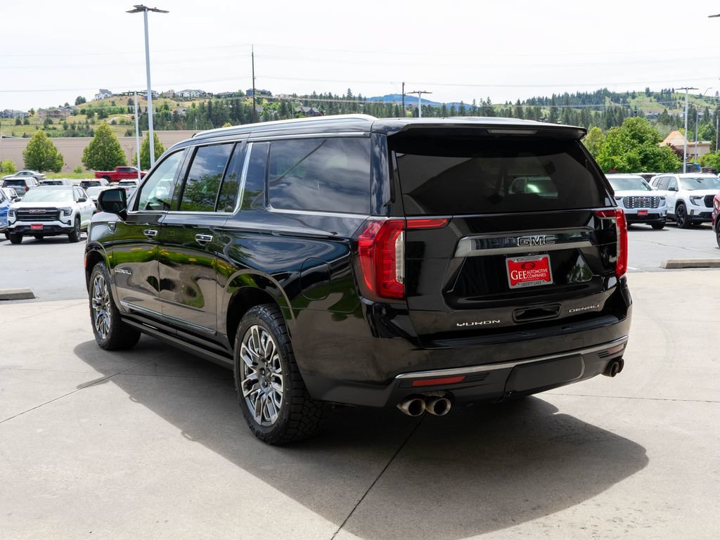 Used 2023 GMC Yukon XL Denali Ultimate AWD/4WD image 5