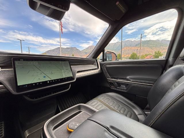 Used 2024 Rivian R1S Adventure image 22