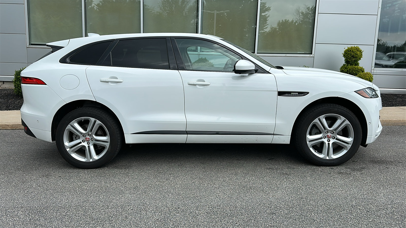 Used 2017 Jaguar F-PACE R-Sport AWD/4WD image 28