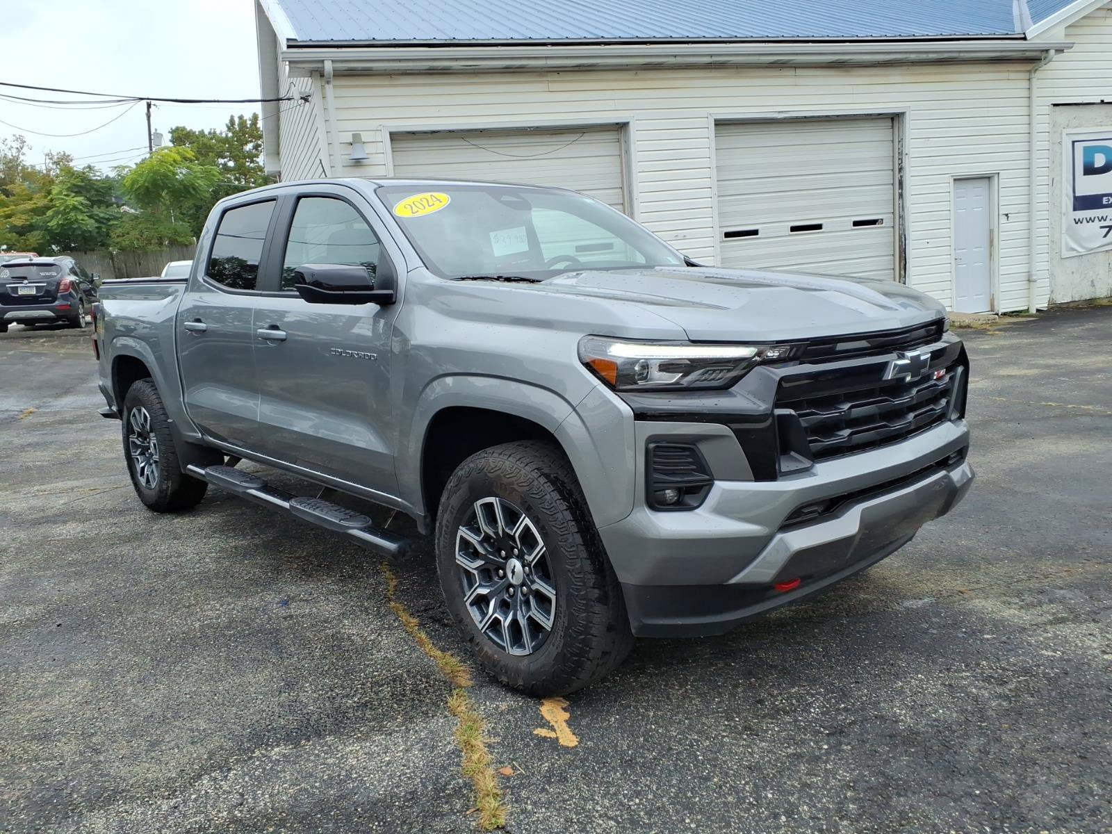Used 2024 Chevrolet Colorado Z71 w/ Z71 Convenience Package 2 AWD/4WD image 1