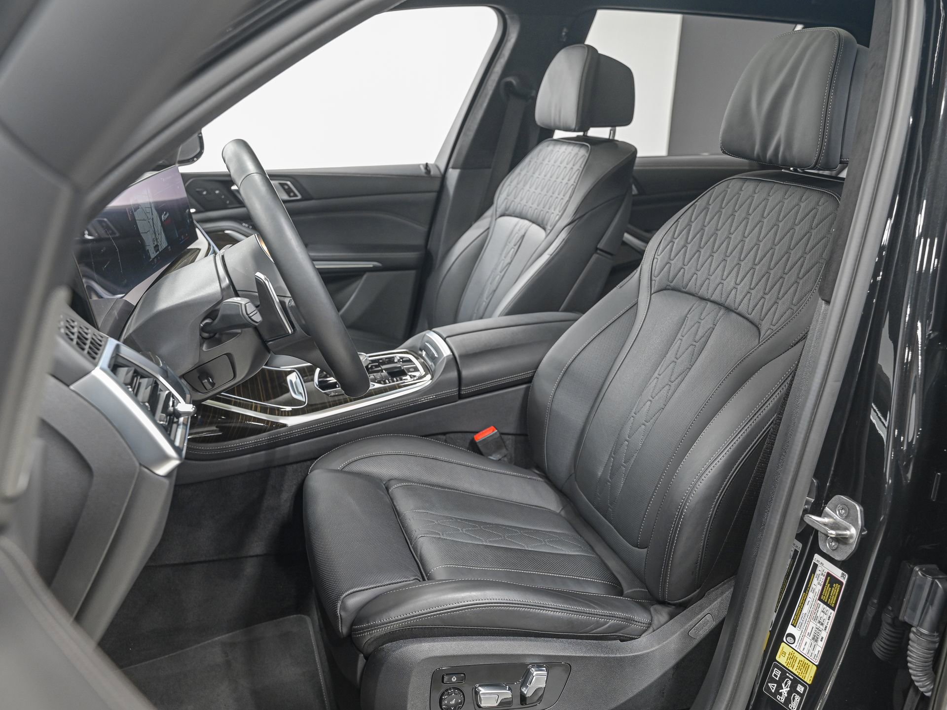 Used 2023 BMW X7 xDrive40i w/ Executive Package image 16