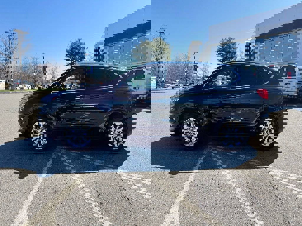 Used 2017 Buick Envision Essence image 2