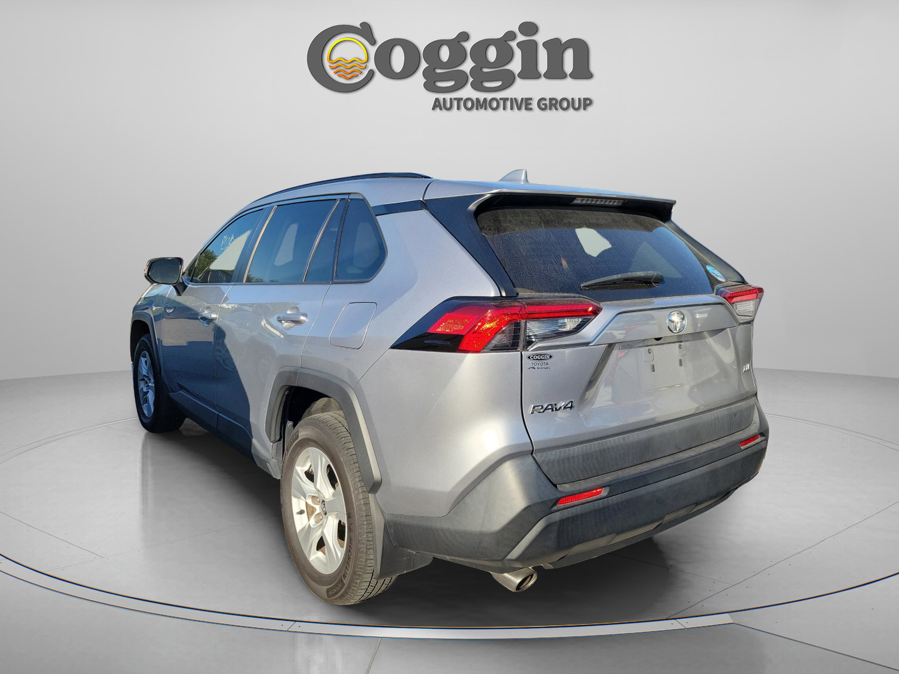Used 2020 Toyota RAV4 XLE FWD image 3