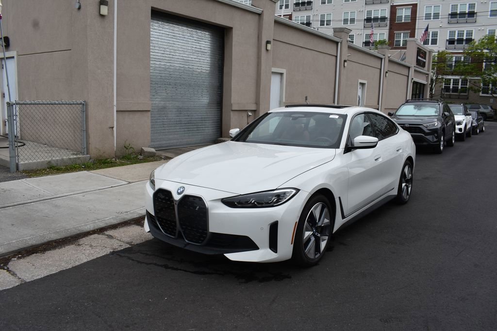 Used 2023 BMW i4 eDrive35 RWD image 3
