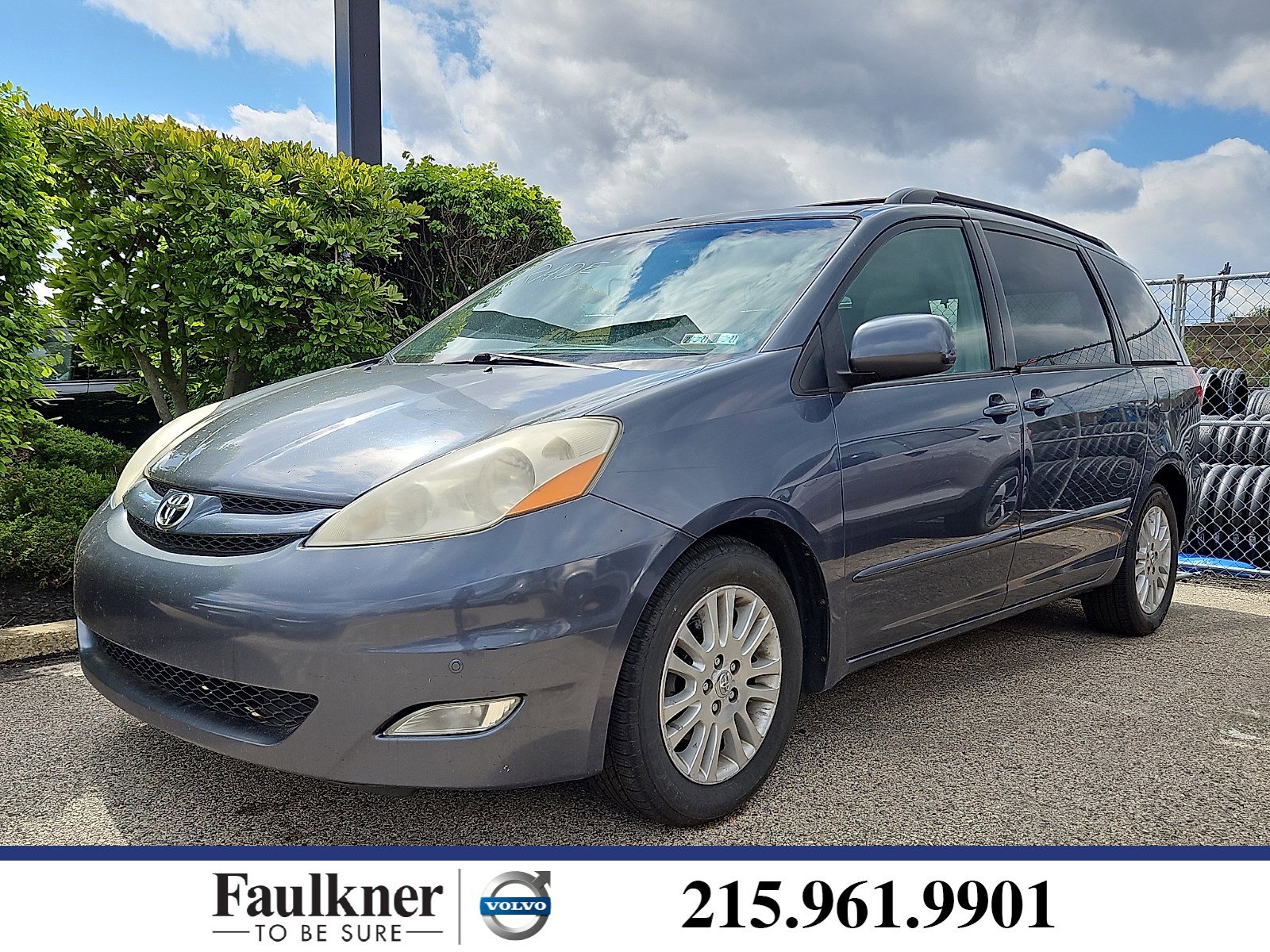 Used 2010 Toyota Sienna XLE FWD image 1