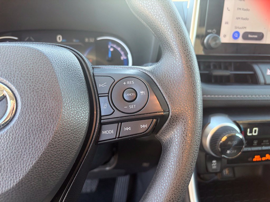 Used 2025 Toyota RAV4 XLE AWD/4WD image 28