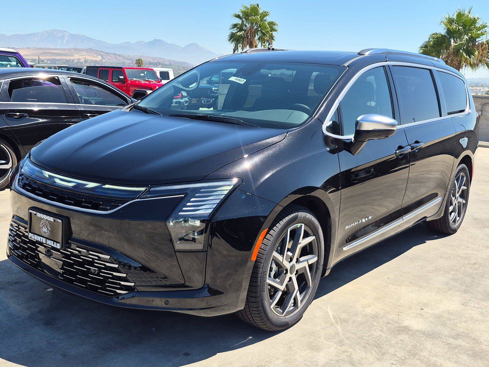 New 2027 Chrysler Pacifica Pinnacle FWD image 3