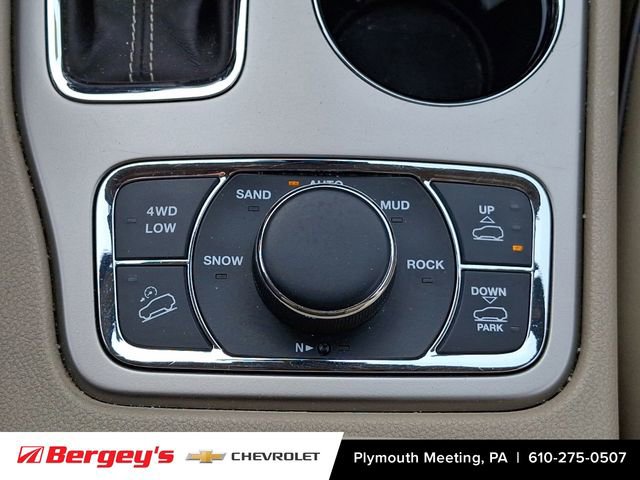 Used 2016 Jeep Grand Cherokee Overland AWD/4WD image 28