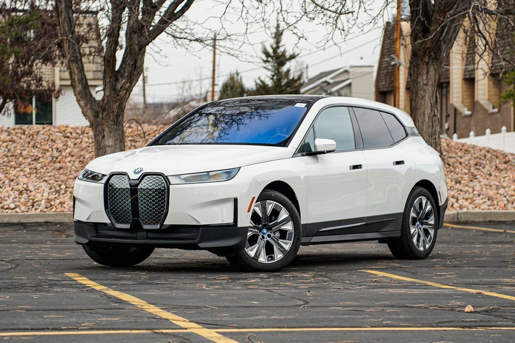 Used 2025 BMW iX xDrive50 image 1