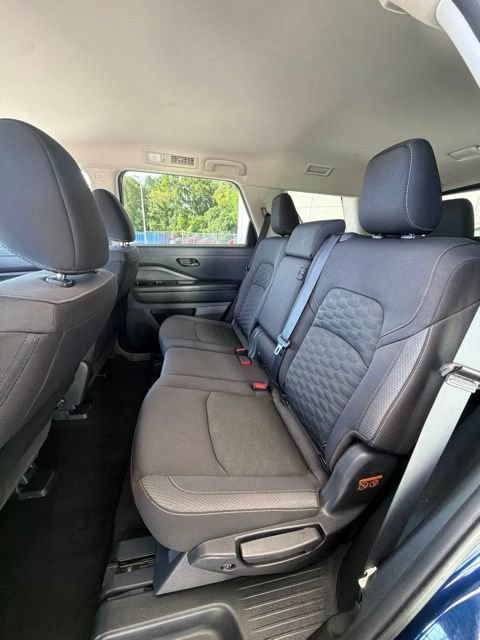 Used 2025 Nissan Pathfinder SV FWD image 21