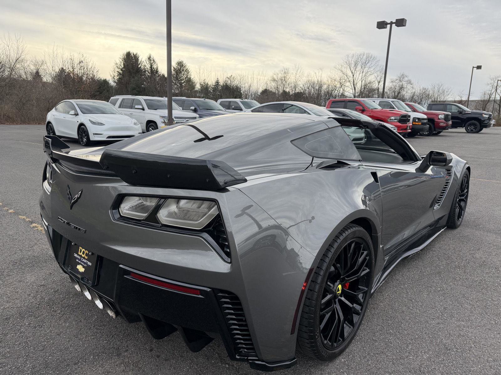 Used 2015 Chevrolet Corvette Z06 w/ 3LZ Preferred Equipment Group image 7