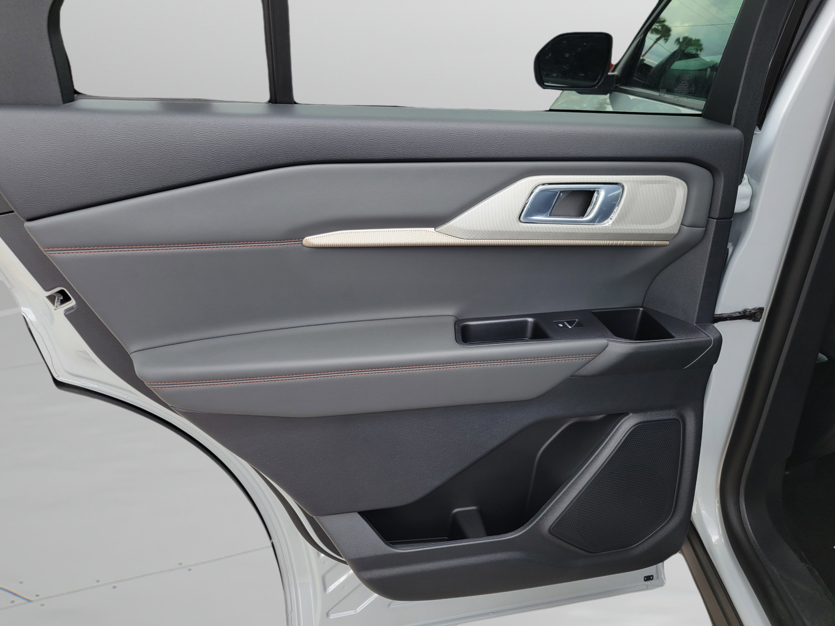 New 2026 Ford Explorer Active RWD image 11