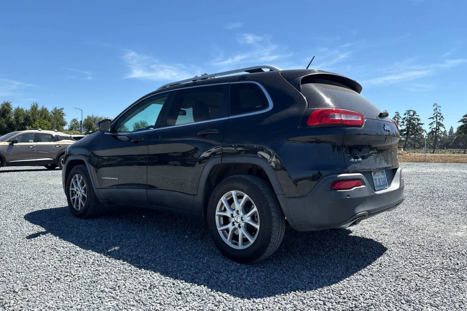 Used 2015 Jeep Cherokee Latitude AWD/4WD image 7