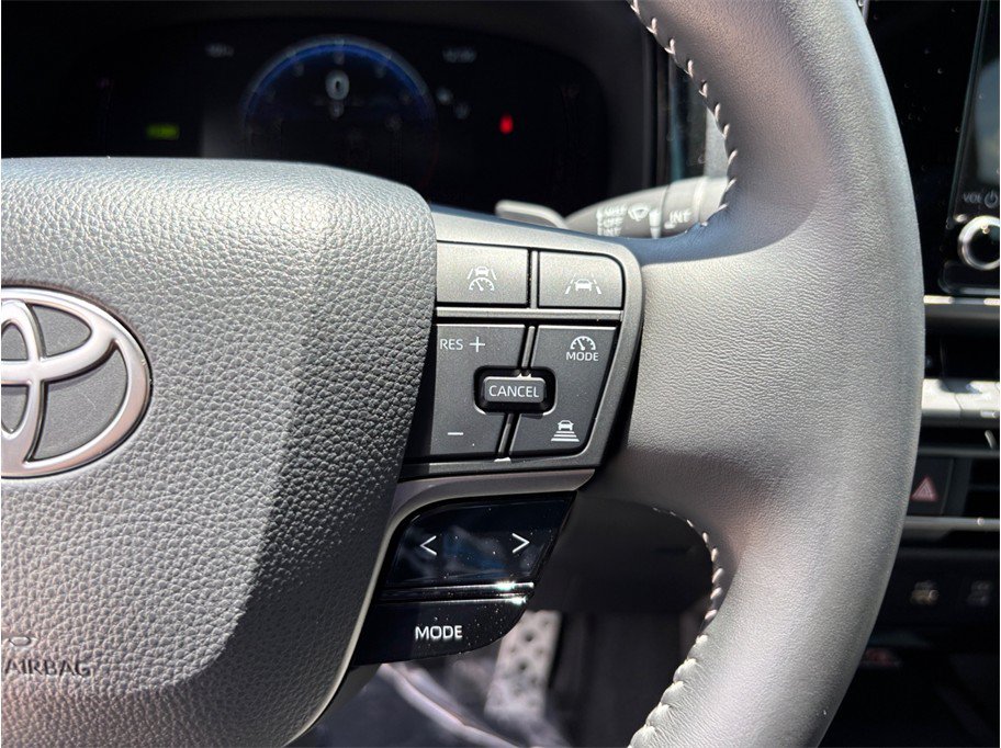 Used 2025 Toyota Camry SE FWD image 25