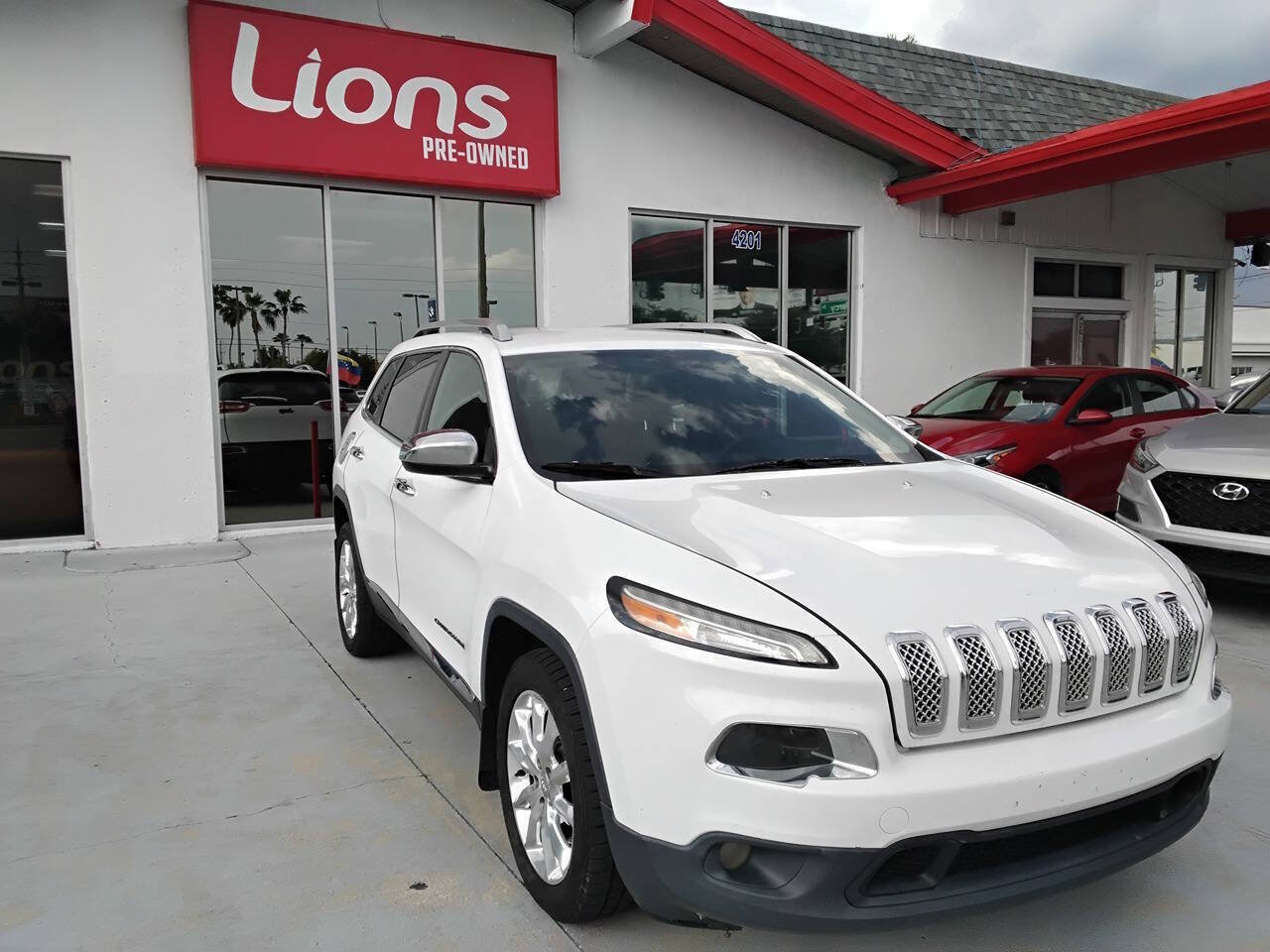 Used 2014 Jeep Cherokee Latitude FWD image 3