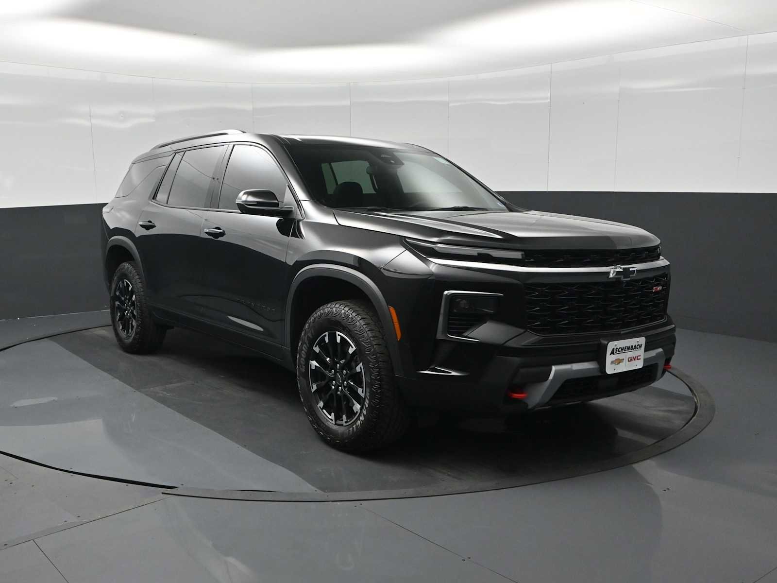 Used 2024 Chevrolet Traverse Z71 image 2