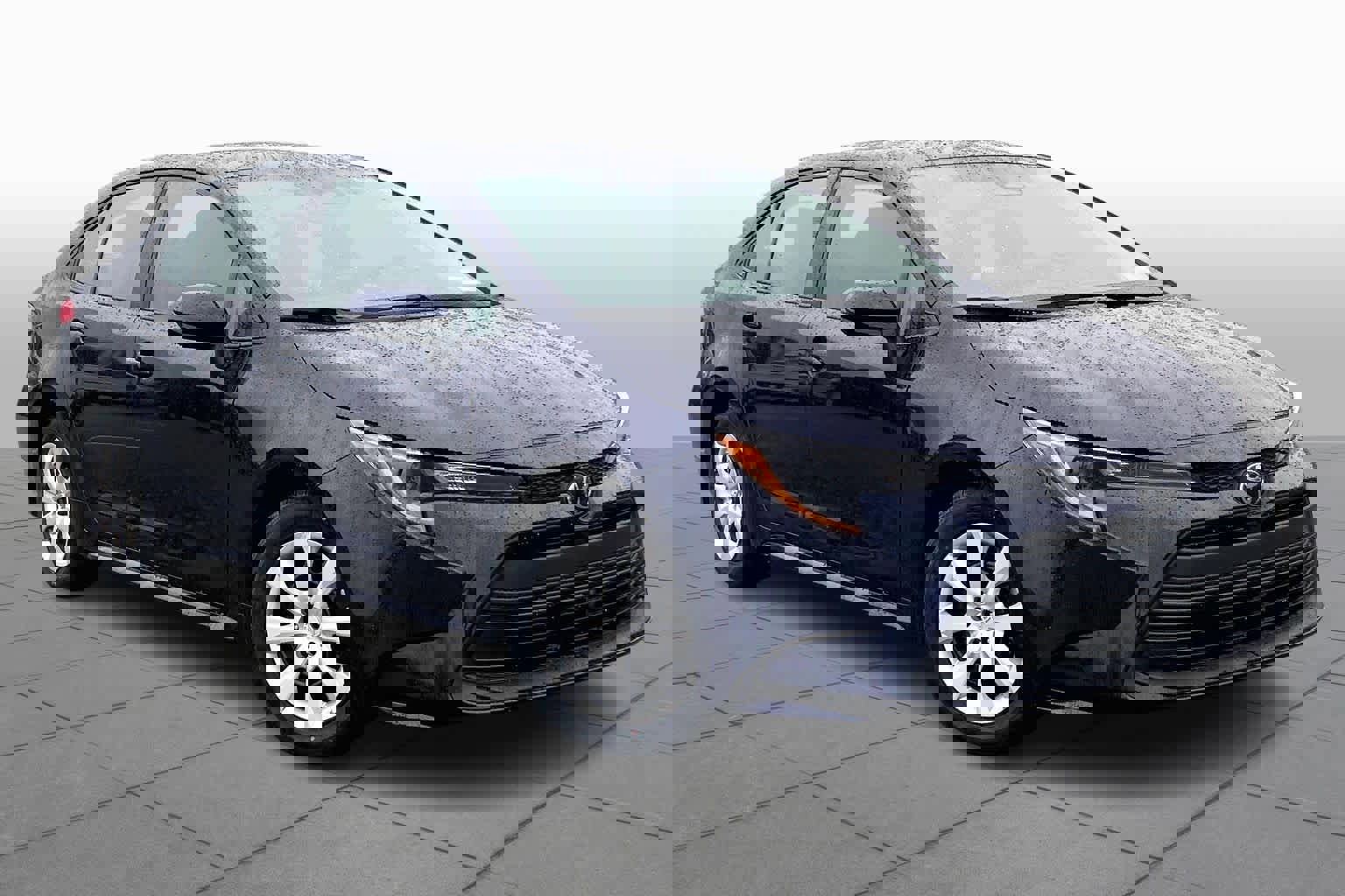 Used 2024 Toyota Corolla LE image 3