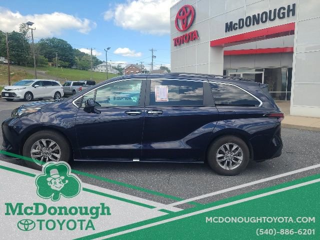 Certified 2025 Toyota Sienna XLE FWD image 2