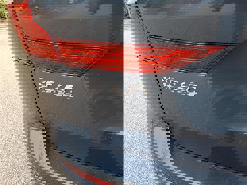 Certified 2023 Volvo XC60 B5 Plus w/ Climate Package image 5