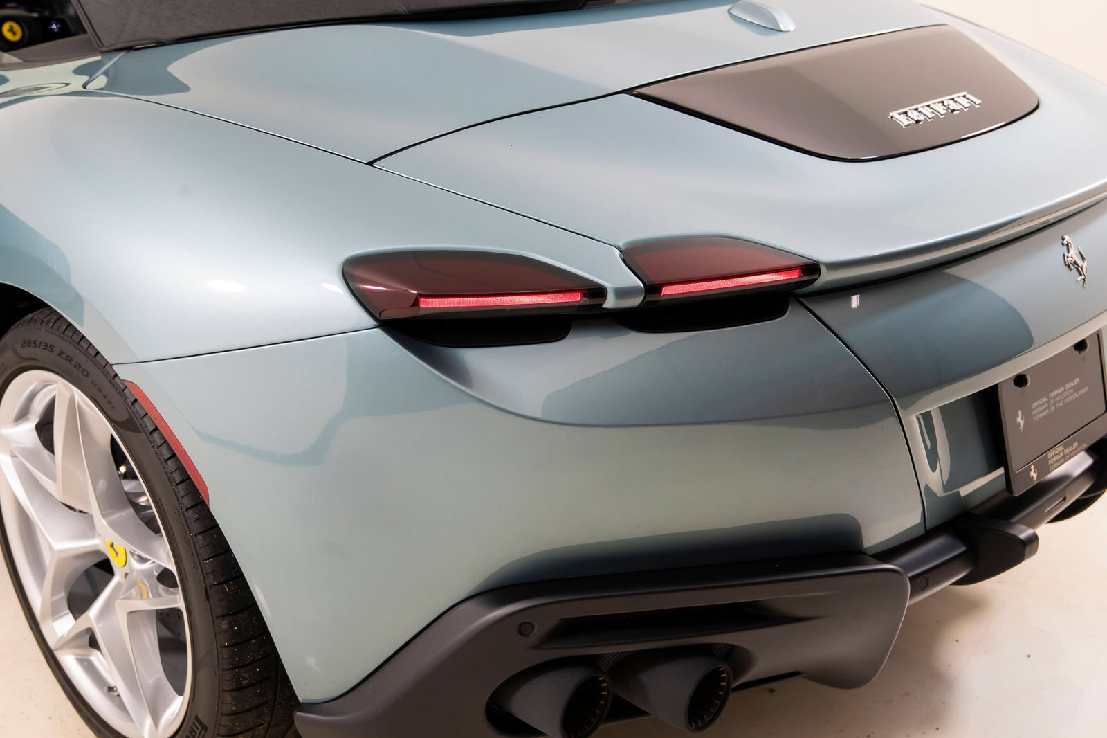 Certified 2025 Ferrari Roma Spider RWD image 32