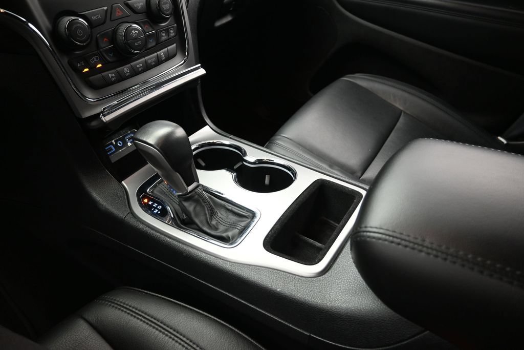 Used 2021 Jeep Grand Cherokee Laredo RWD image 16