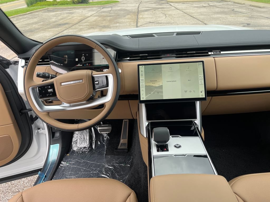 New 2026 Land Rover Range Rover Long Wheelbase SE AWD/4WD image 12