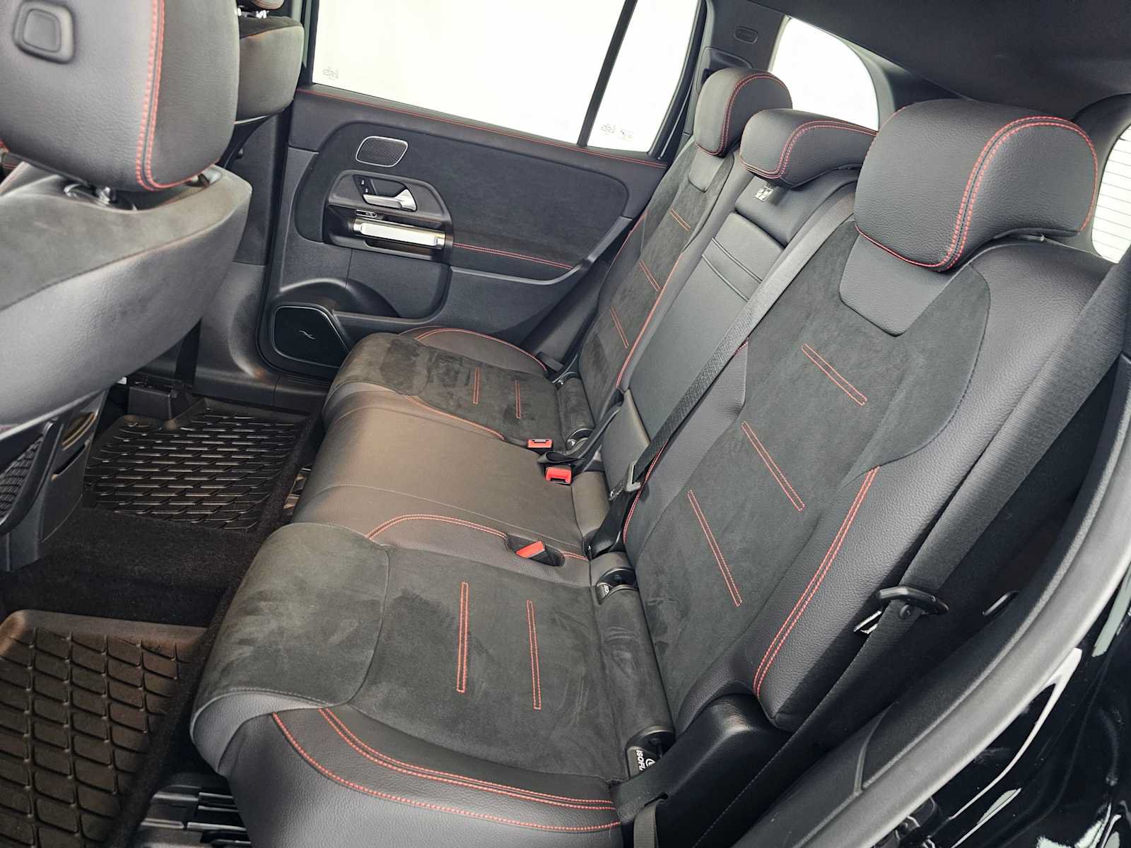 Used 2024 Mercedes-Benz GLB 250 image 17