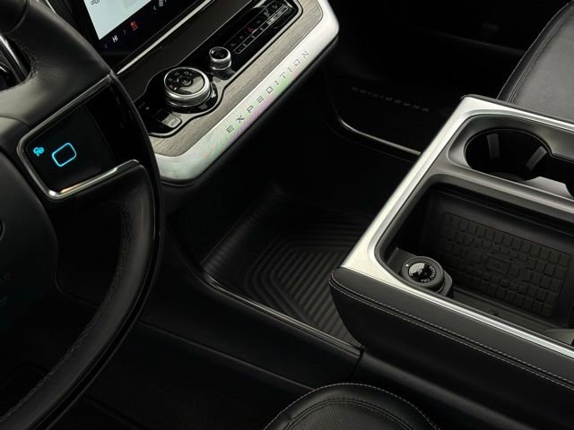 Certified 2025 Ford Expedition Platinum image 37