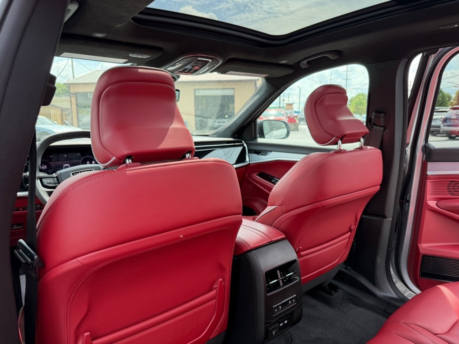 Used 2024 Jeep Wagoneer Launch Edition AWD/4WD image 36