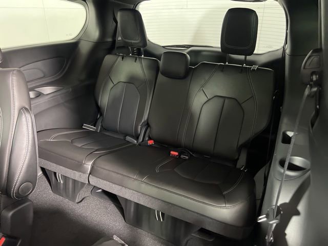 New 2026 Chrysler Pacifica Select image 11