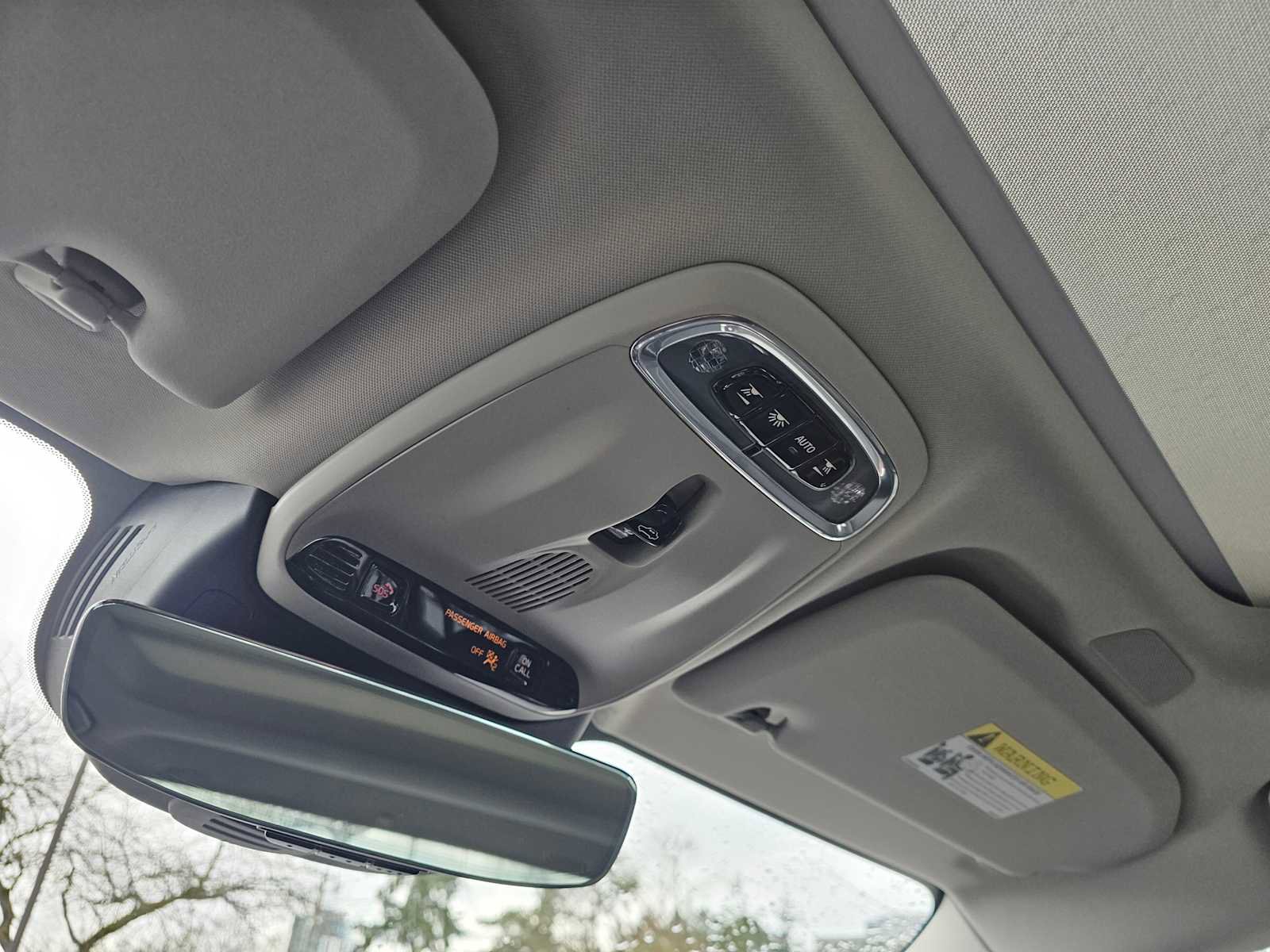 Certified 2022 Volvo S60 T8 R-Design Expression w/ Premium Package AWD/4WD image 28