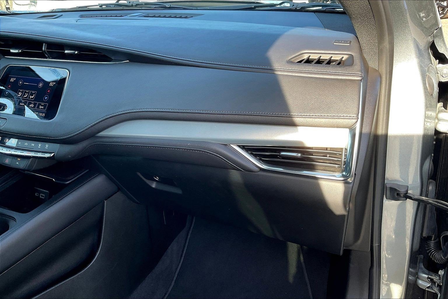 Used 2023 Cadillac XT4 Premium Luxury image 16