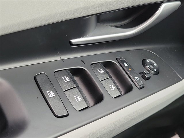 New 2025 Hyundai Elantra Limited image 15