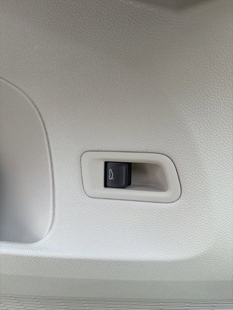 Certified 2024 Volkswagen Atlas SE w/ Panoramic Sunroof Package image 21