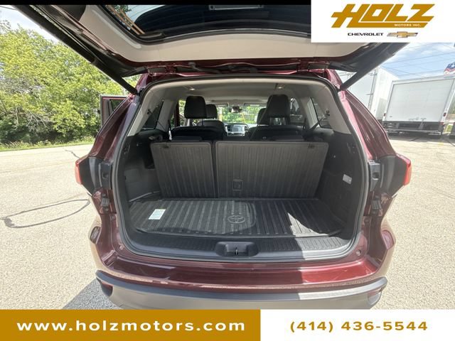 Used 2019 Toyota Highlander XLE AWD/4WD image 25