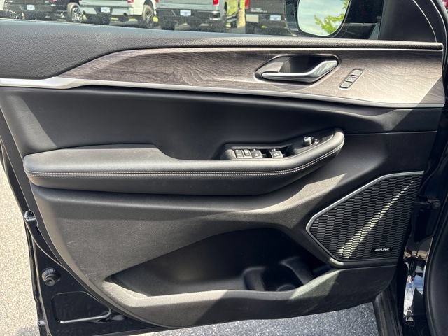 Used 2022 Jeep Grand Cherokee L Limited w/ Luxury Tech Group II AWD/4WD image 17