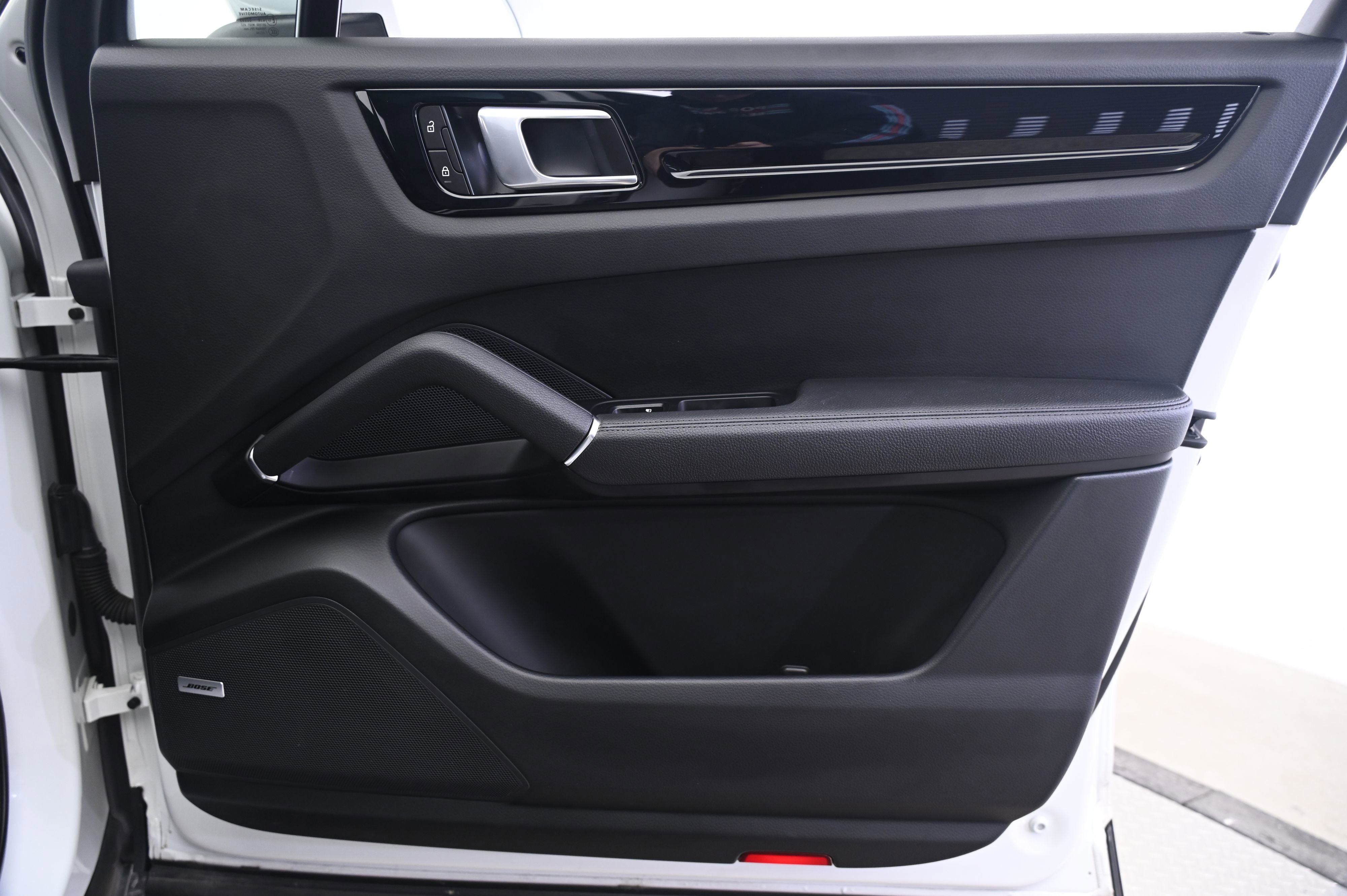 Certified 2022 Porsche Cayenne E-Hybrid image 20