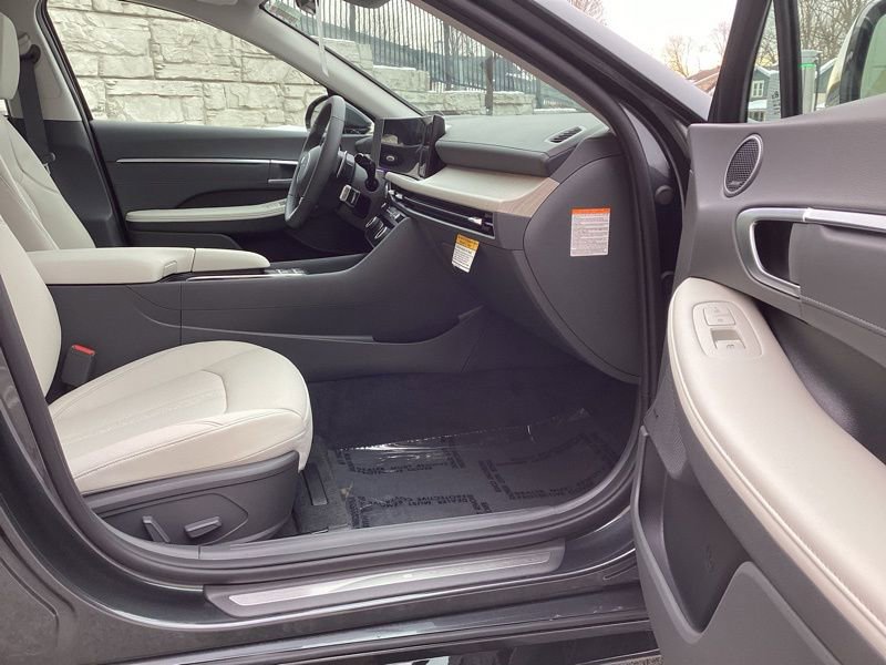 New 2026 Hyundai Sonata Limited FWD image 19