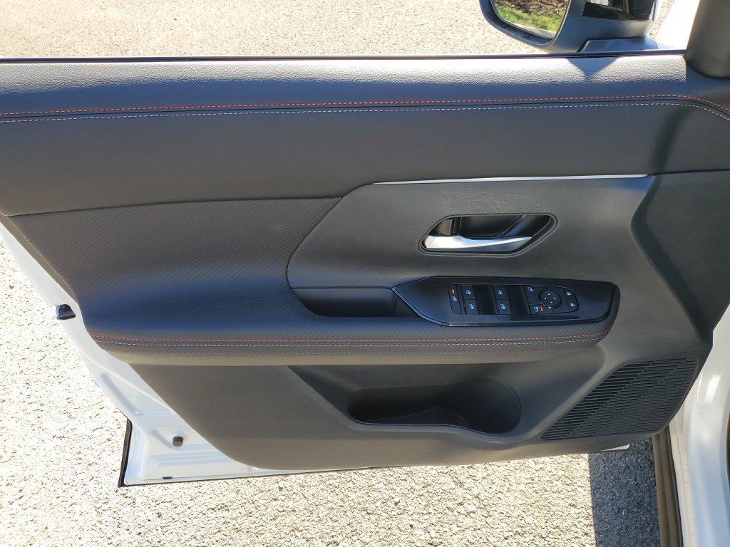 New 2027 Nissan Kicks SR w/ SR Premium Package FWD image 15