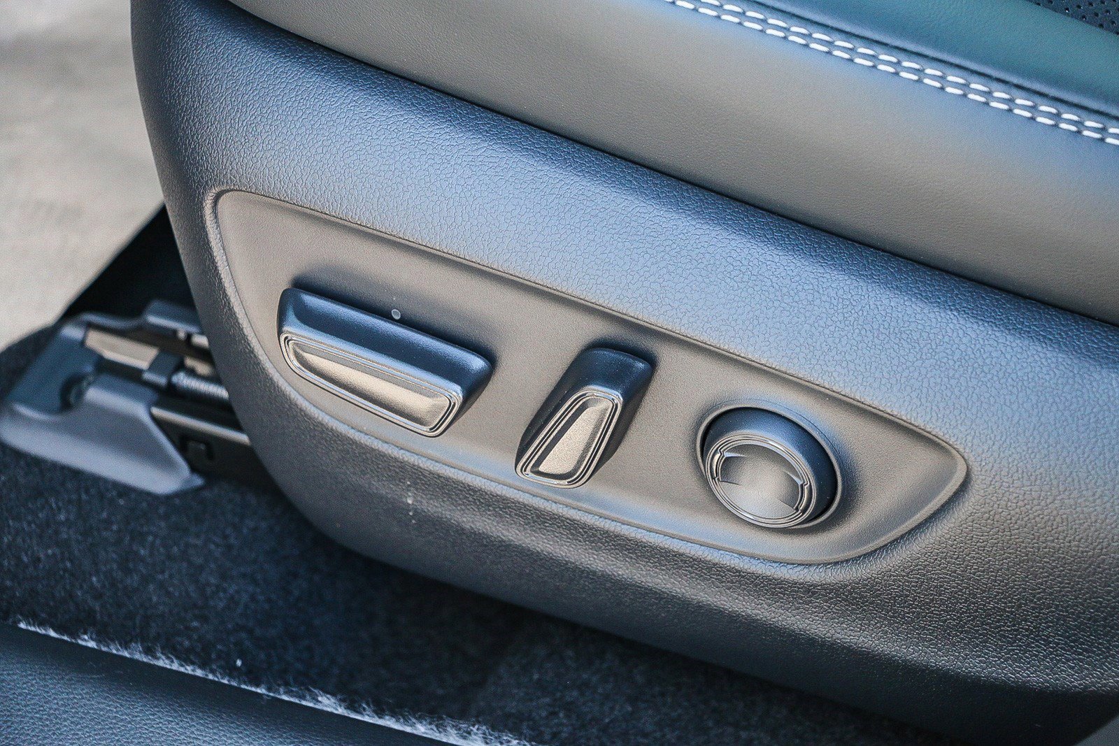 New 2025 Toyota RAV4 Limited image 23