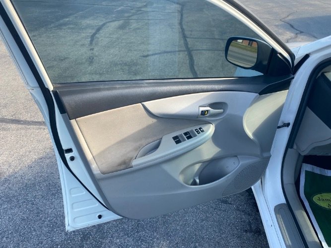 Used 2012 Toyota Corolla L FWD image 9