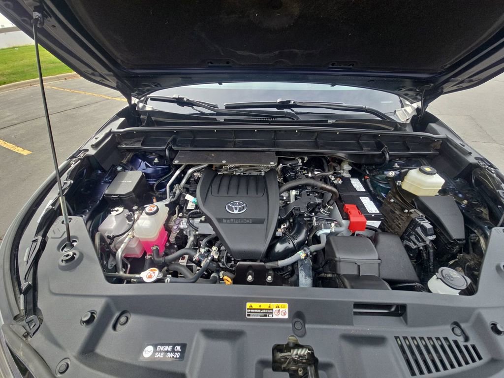 Used 2024 Toyota Highlander LE image 19